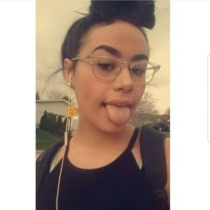 Meet your Posher, Sierra